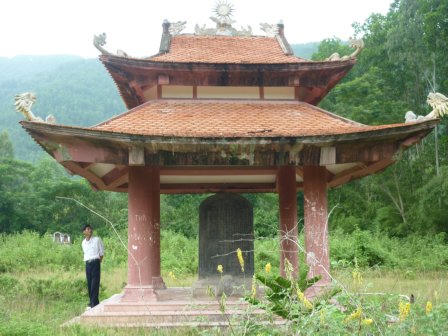 Ly cung Nhà Hồ “kêu cứu“